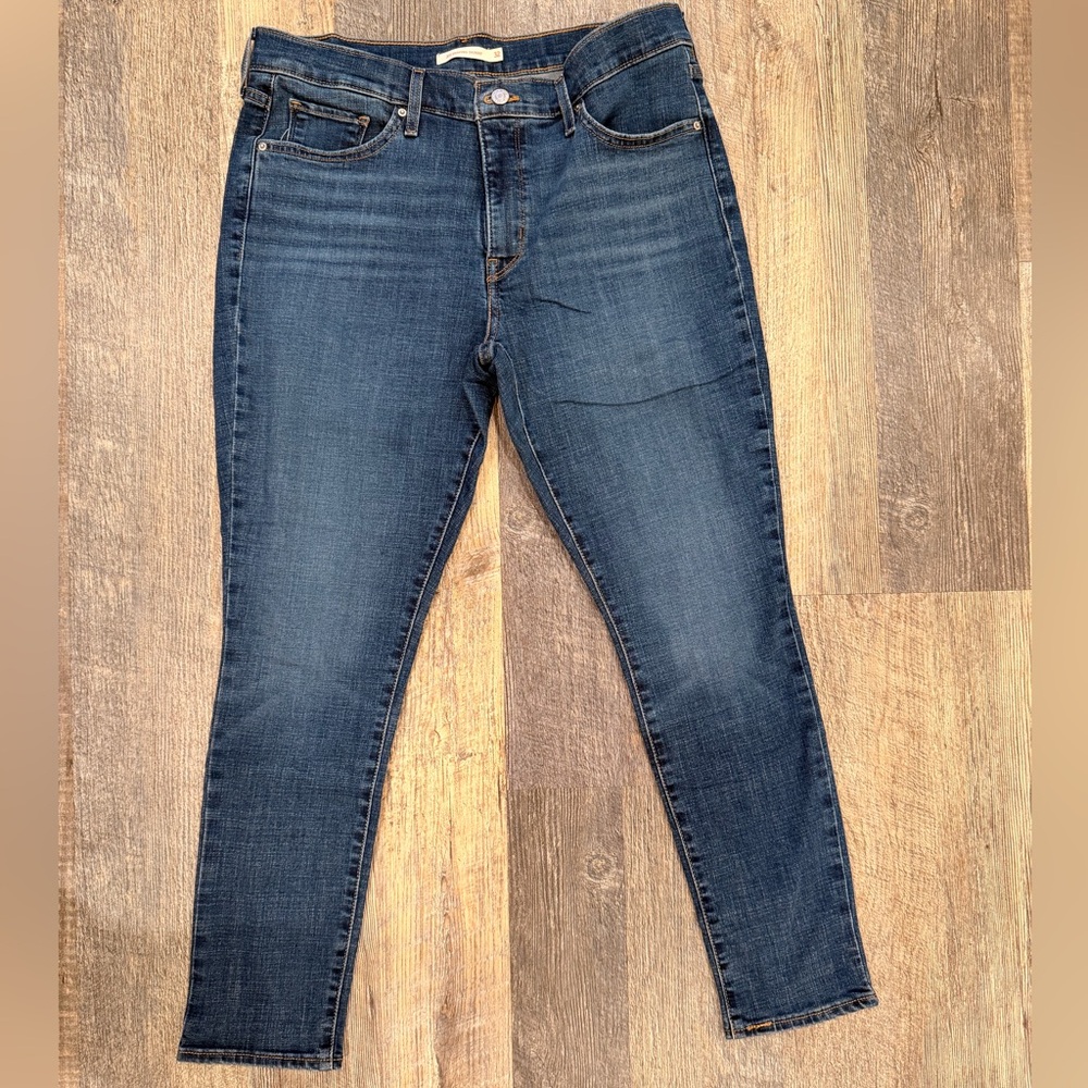 Women’s Levi Strauss Skinny Jeans Size 32/28